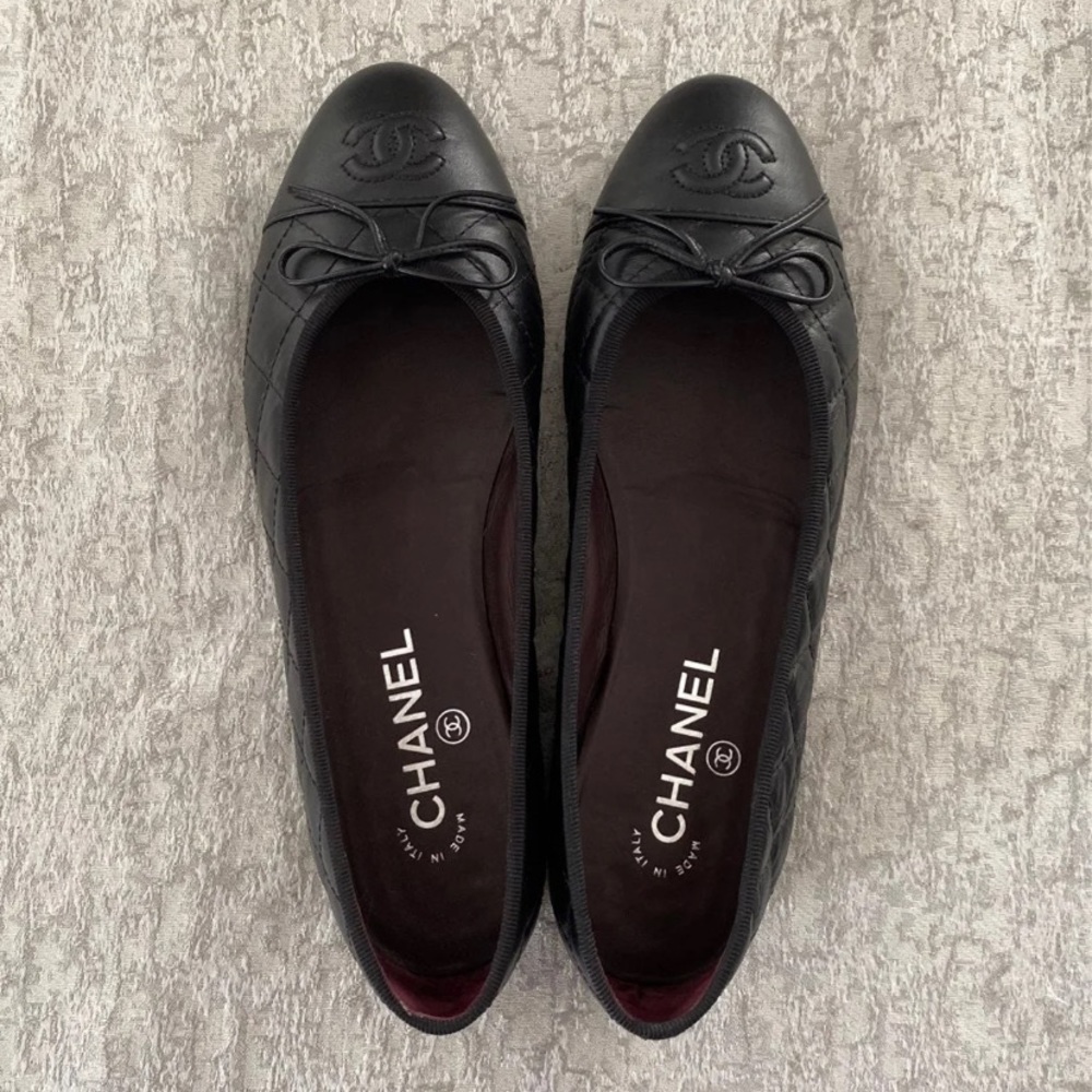 CHANEL Quilted Black Leather Flats